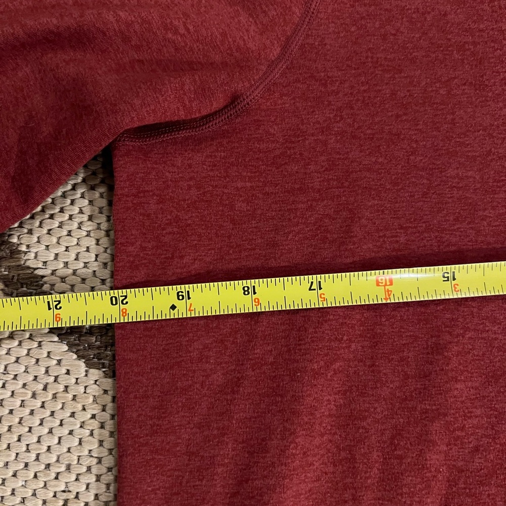 Vuori Halo Essential Hoodie in currant heather, made from DreamKnit™ Size Medium - Picture 5 of 7